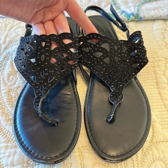 Cute black beaded flat sandals, gently used but good condition! Size 9 - Picture 2 of 5